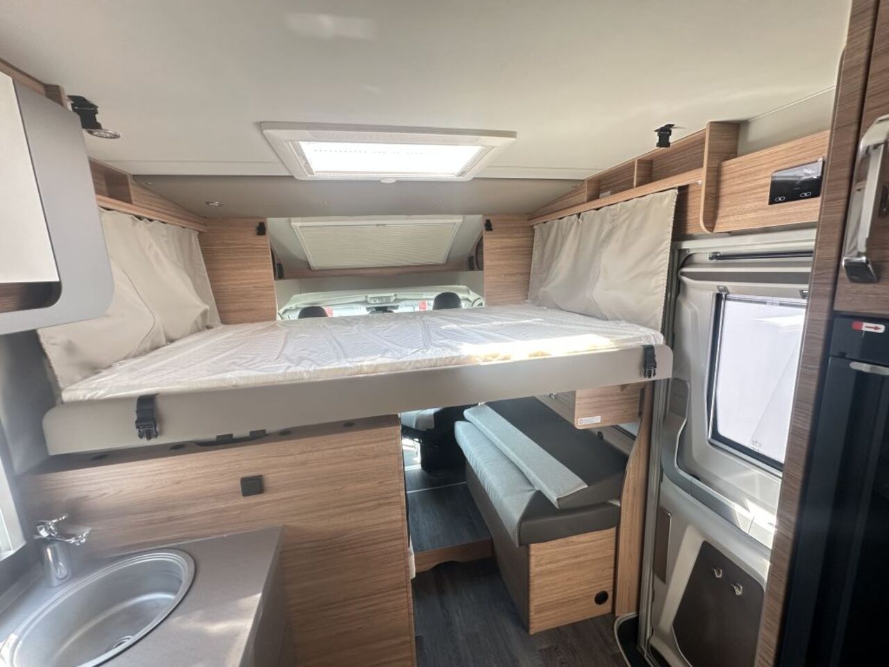 WEINSBERG 650 MF Automatikgetriebe , Hubbett Ansicht 16 für Fahrzeugdetailseite