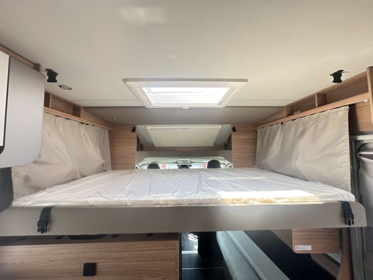 WEINSBERG 650 MF Automatikgetriebe , Hubbett Ansicht 17 für Fahrzeugdetailseite