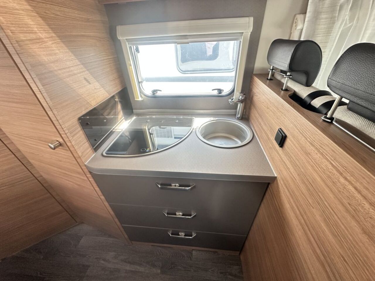 WEINSBERG 650 MF Automatikgetriebe , Hubbett Ansicht 18 für Fahrzeugdetailseite