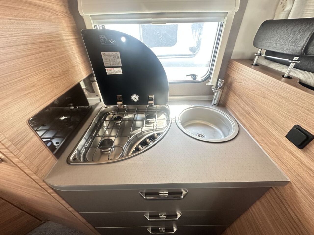 WEINSBERG 650 MF Automatikgetriebe , Hubbett Ansicht 19 für Fahrzeugdetailseite