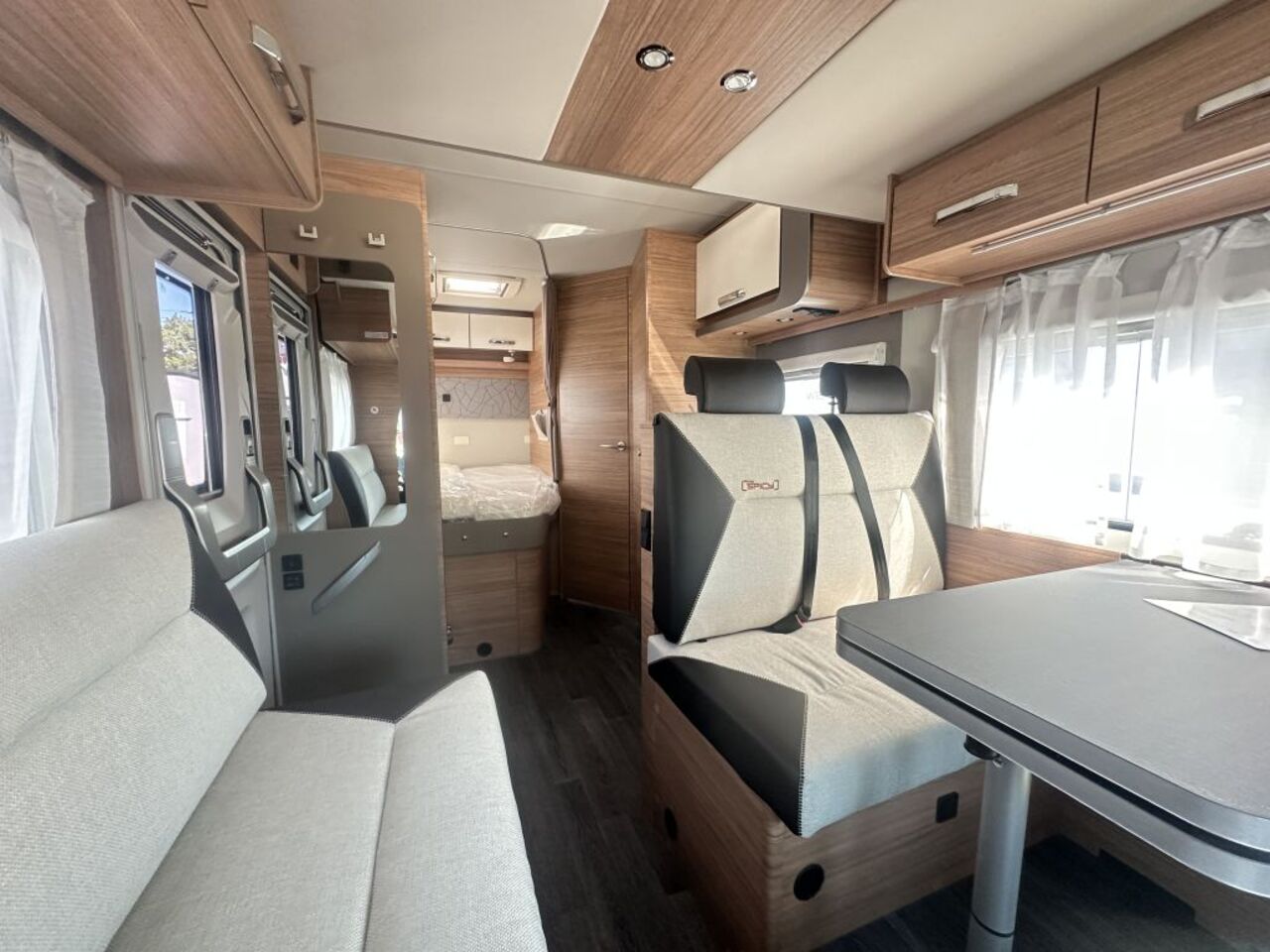 WEINSBERG 650 MF Automatikgetriebe , Hubbett Ansicht 6 für Fahrzeugdetailseite