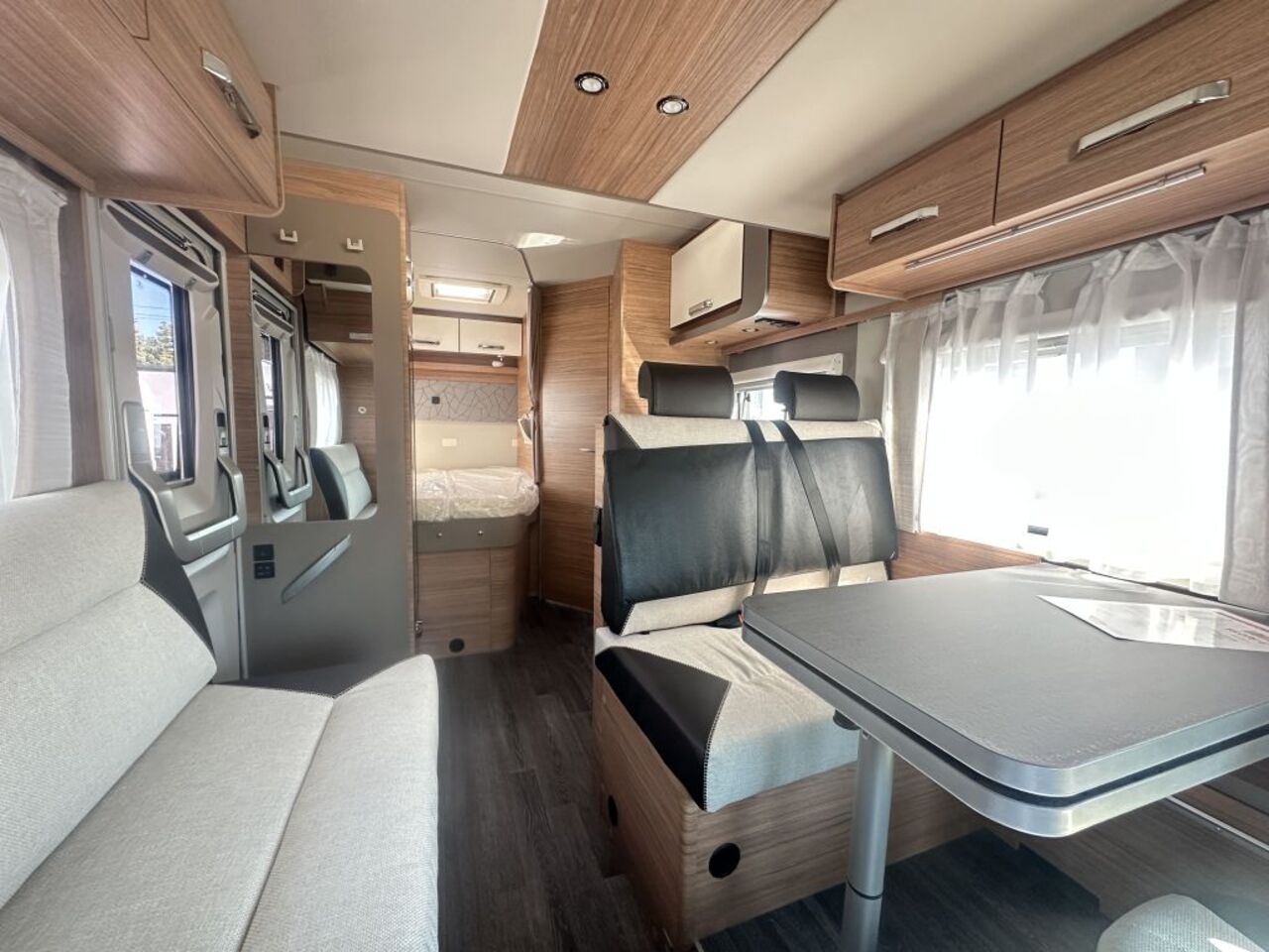 WEINSBERG 650 MF Automatikgetriebe , Hubbett Ansicht 7 für Fahrzeugdetailseite