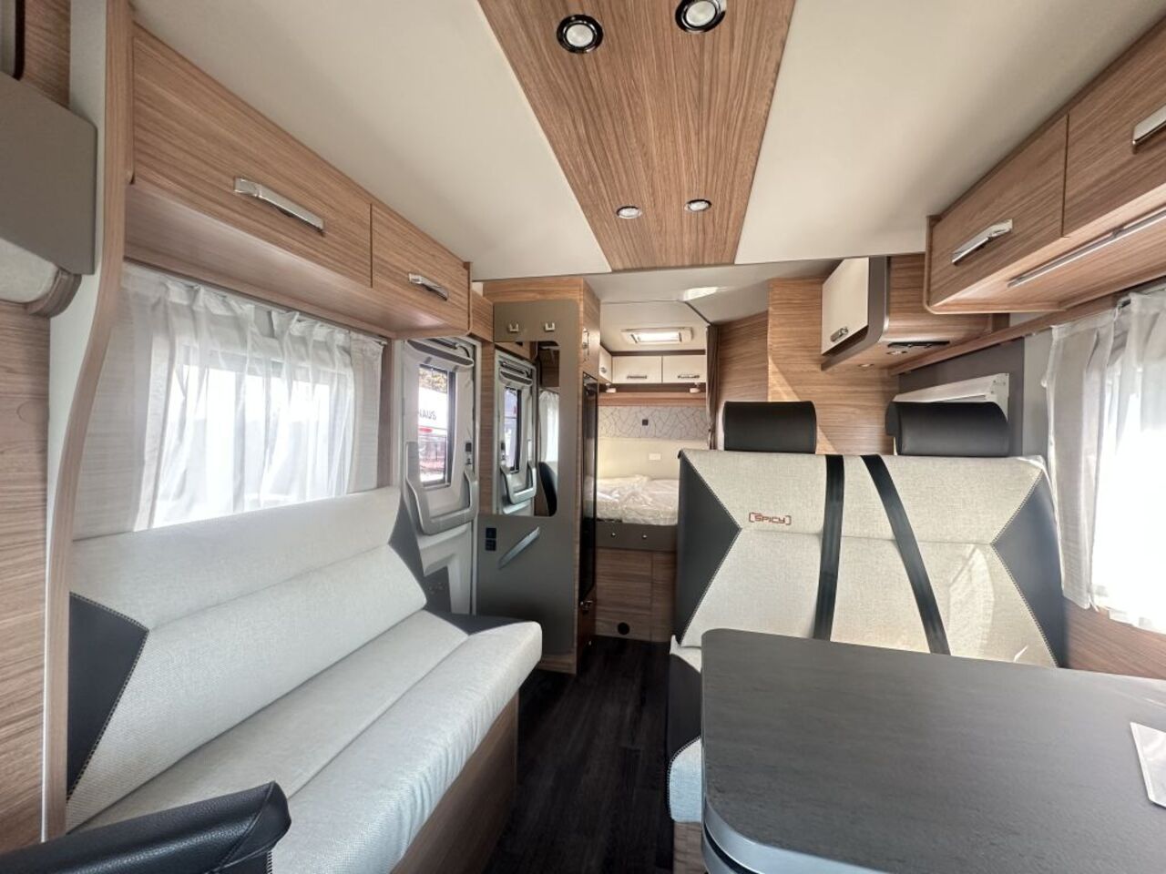WEINSBERG 650 MF Automatikgetriebe , Hubbett Ansicht 8 für Fahrzeugdetailseite