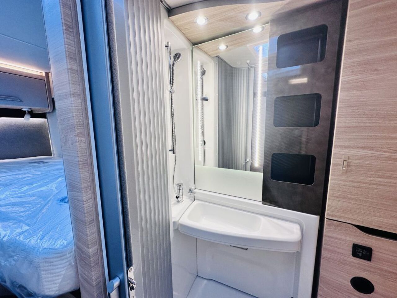 KNAUS 650 MEG Platinum Selection Allrad, Automatik, 4 t Ansicht 20 für Fahrzeugdetailseite