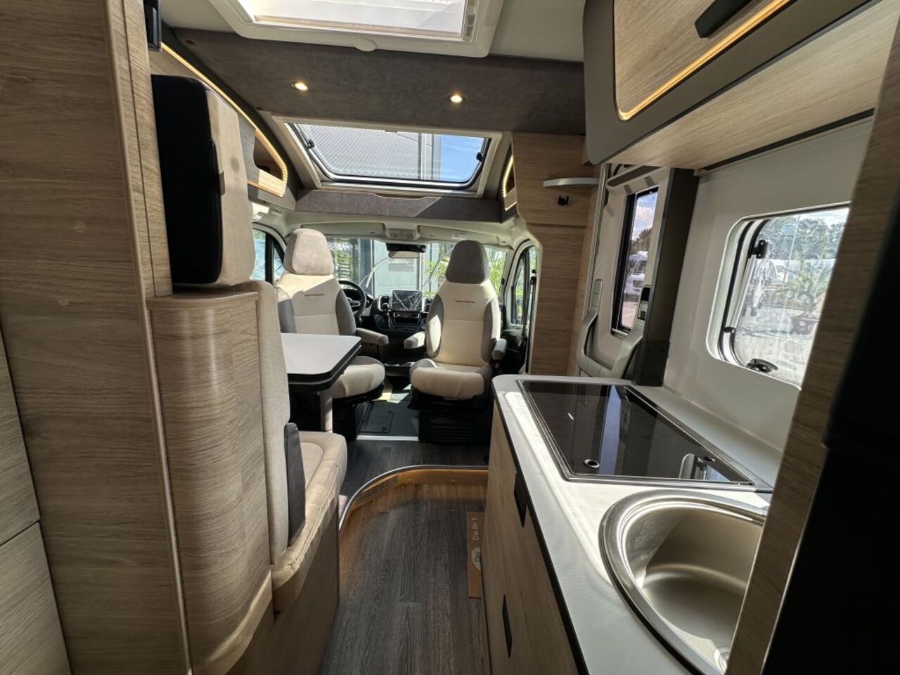 WEINSBERG 600 MF Automatikgetriebe, 180 PS Ansicht 10 für Fahrzeugdetailseite