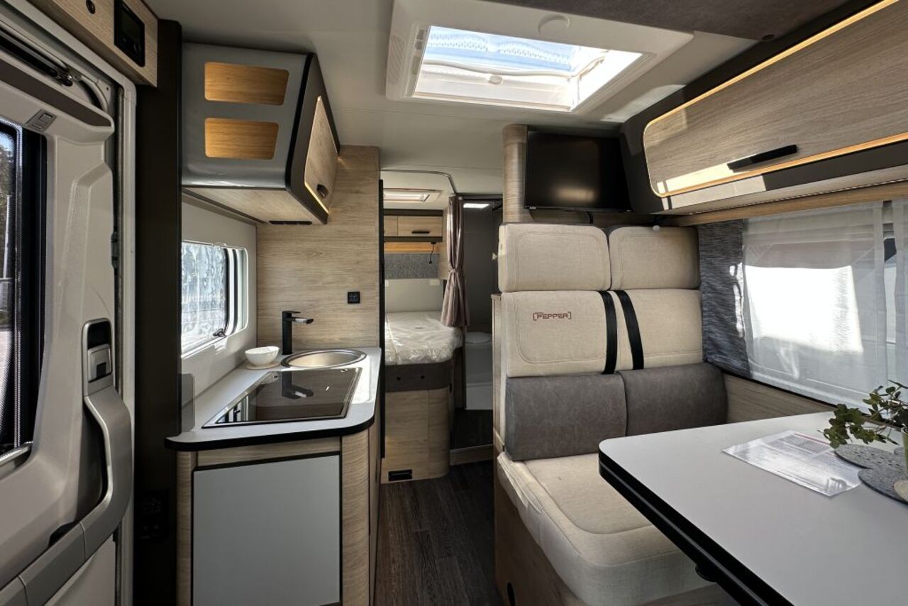 WEINSBERG 600 MF Automatikgetriebe, 180 PS Ansicht 6 für Fahrzeugdetailseite