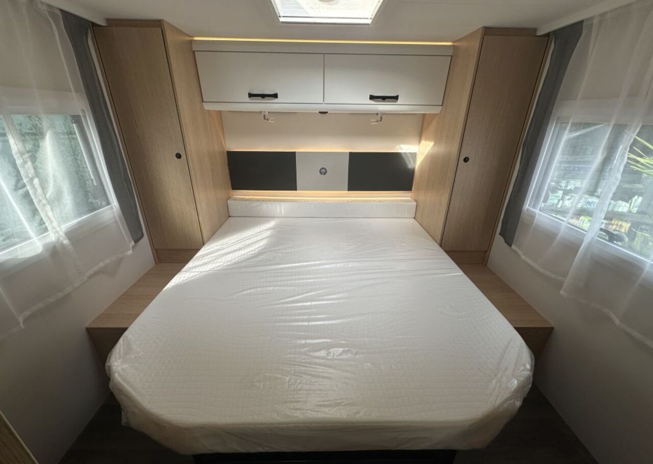 SUNLIGHT 7433Q UNLD Automatik , Rahmenfenster Ansicht 13 für Fahrzeugdetailseite