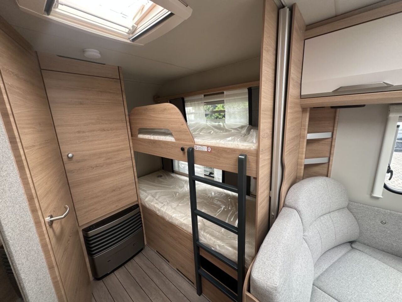 KNAUS 580 QS Black Selection Fußbodenerwärmung Ansicht 12 für Fahrzeugdetailseite