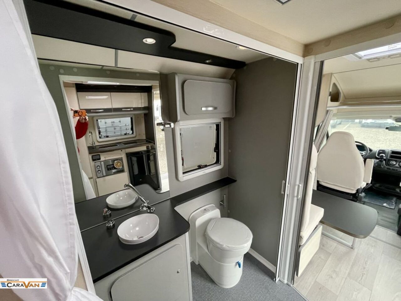 ANDERE 689 CDH barrierefrei mit Kassettenlift Ansicht 12 für Fahrzeugdetailseite