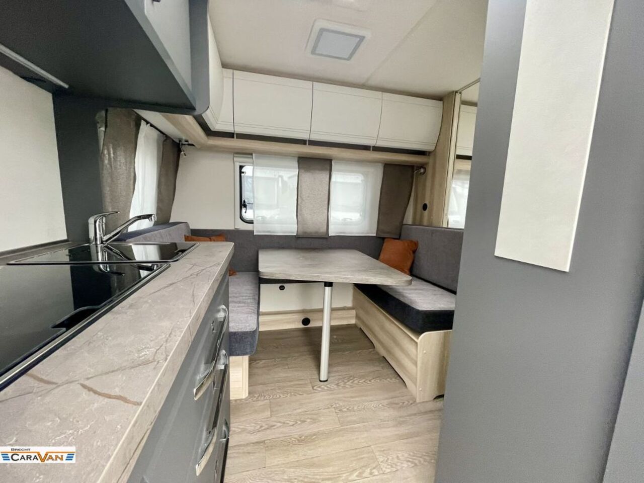 HOBBY 400 SFe Modell 2026  1,5t Ansicht 3 für Fahrzeugdetailseite