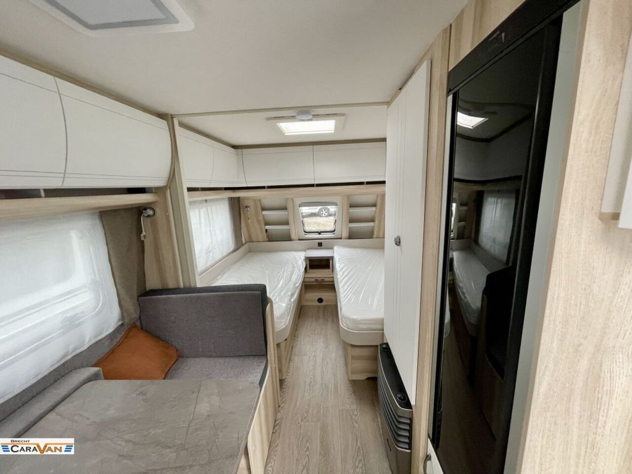 HOBBY 460 SL Modell 2026 / 1500 kg Ansicht 3 für Fahrzeugdetailseite