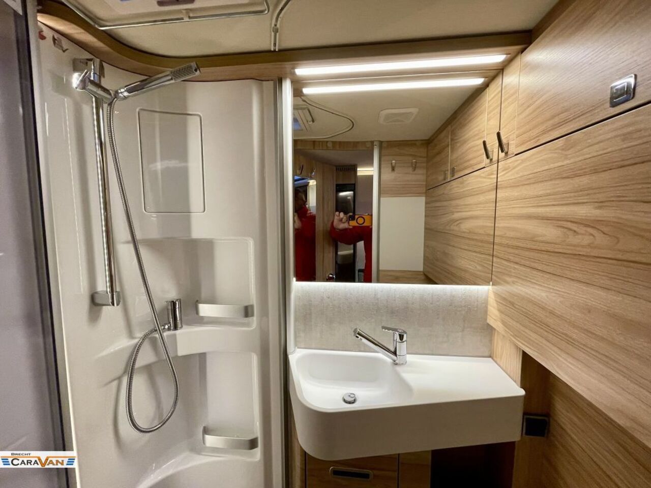 HYMER-ERIBA 580 Pure Automatik  XXL Bett Ansicht 14 für Fahrzeugdetailseite