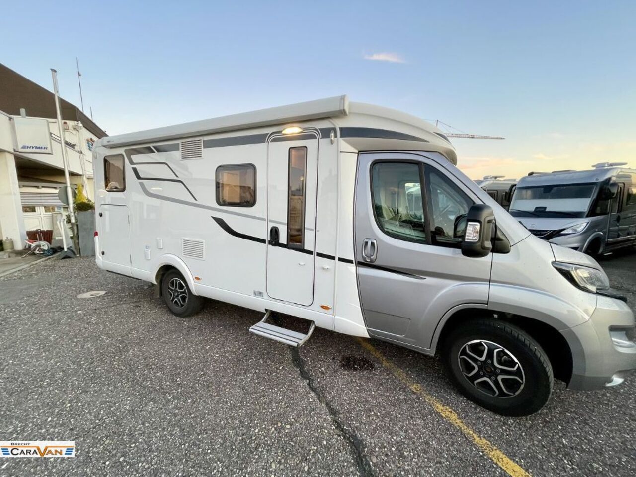 HYMER-ERIBA 580 Pure Automatik  XXL Bett Ansicht 17 für Fahrzeugdetailseite