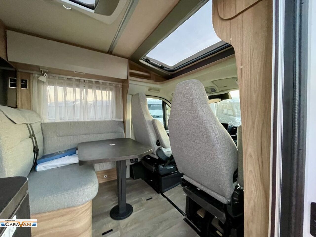 HYMER-ERIBA 580 Pure Automatik  XXL Bett Ansicht 3 für Fahrzeugdetailseite