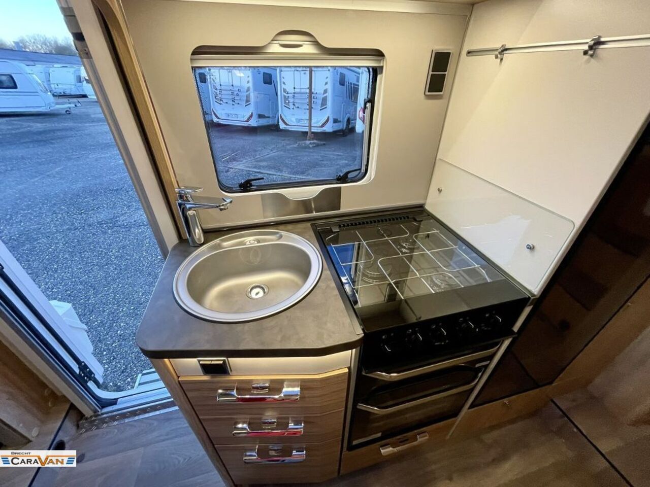 HYMER-ERIBA 580 Pure Automatik  XXL Bett Ansicht 6 für Fahrzeugdetailseite
