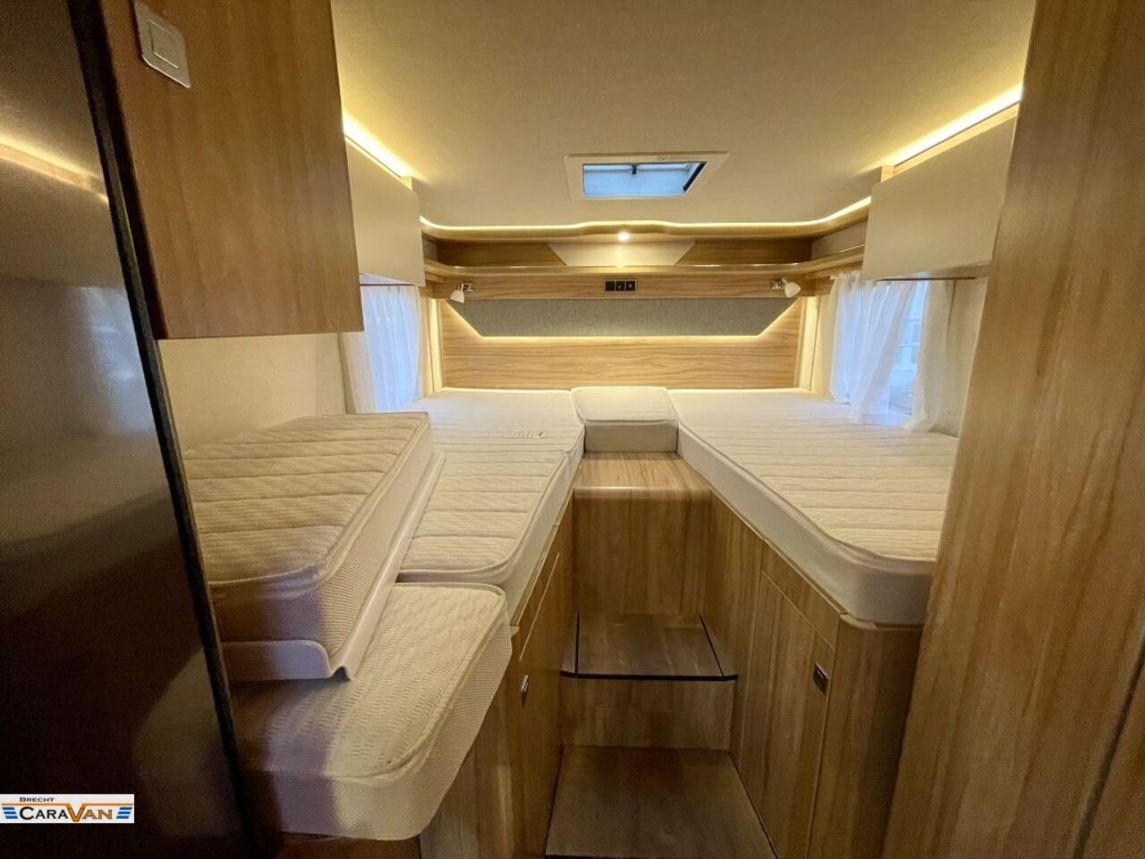 HYMER-ERIBA 580 Pure Automatik  XXL Bett Ansicht 7 für Fahrzeugdetailseite