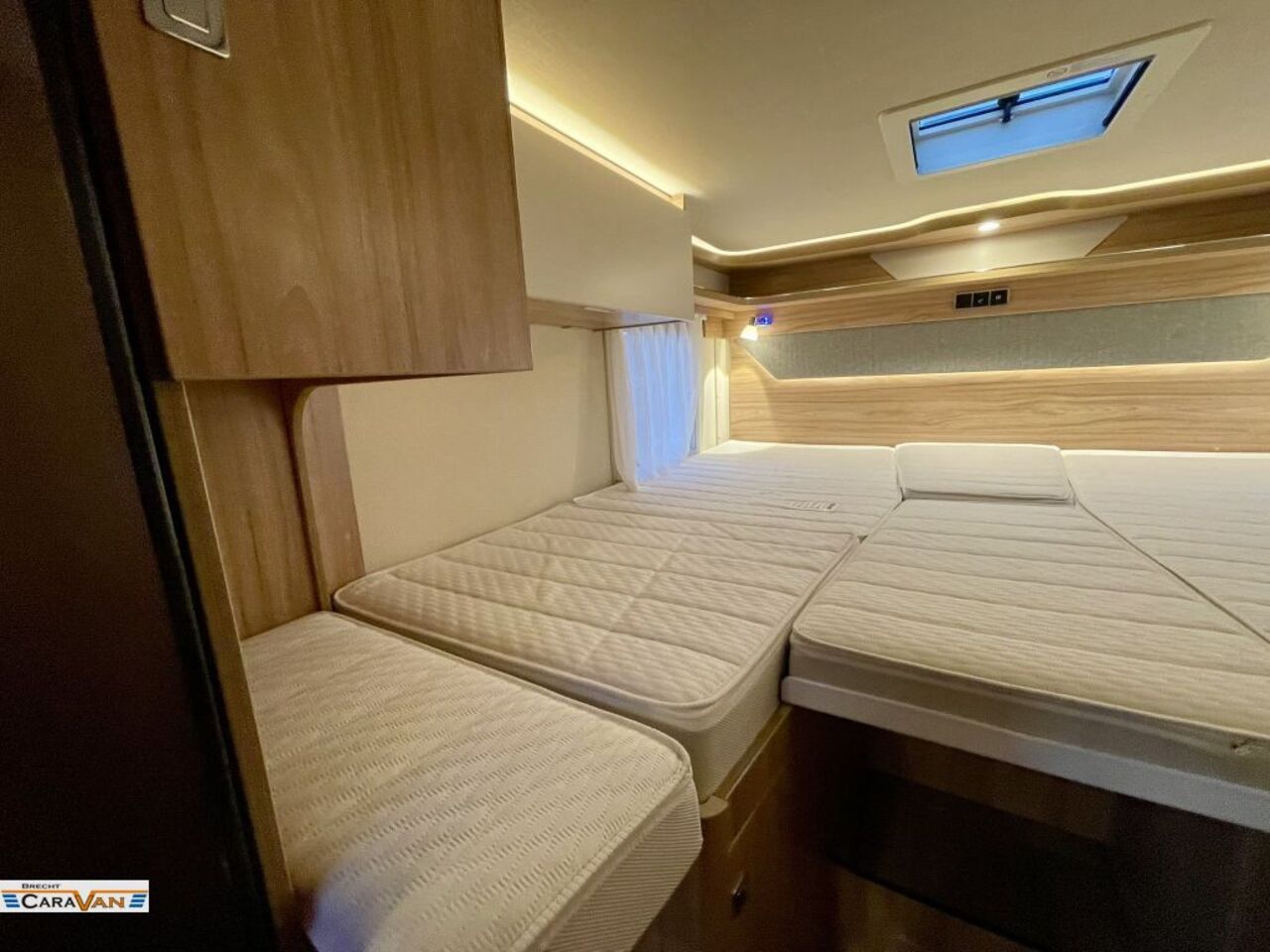 HYMER-ERIBA 580 Pure Automatik  XXL Bett Ansicht 9 für Fahrzeugdetailseite