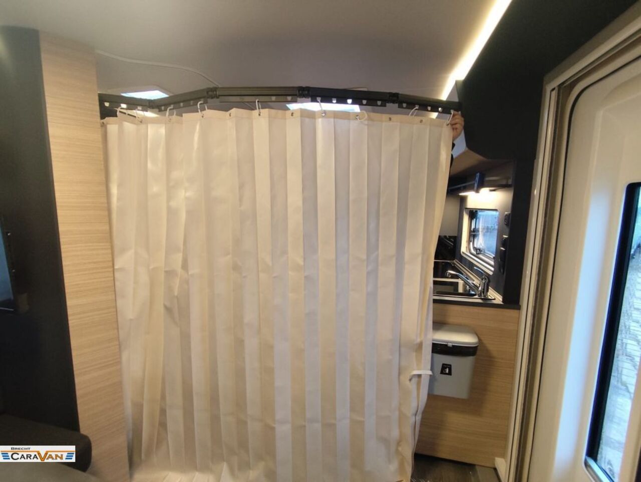 HOBBY 585 UL mit Tageszl. 5560 Eur billiger Ansicht 10 für Fahrzeugdetailseite