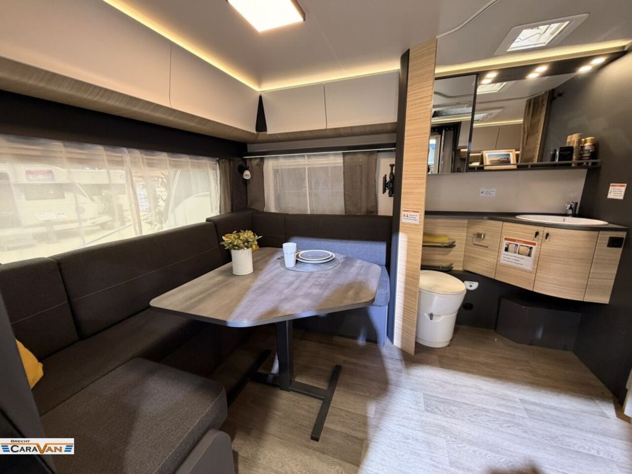 HOBBY 585 UL mit Tageszl. 5560 Eur billiger Ansicht 3 für Fahrzeugdetailseite