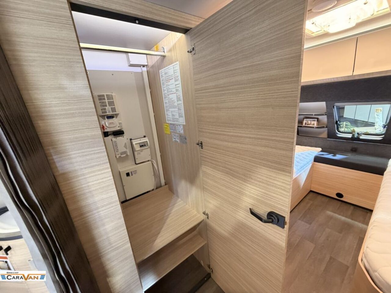 HOBBY 585 UL mit Tageszl. 5560 Eur billiger Ansicht 7 für Fahrzeugdetailseite