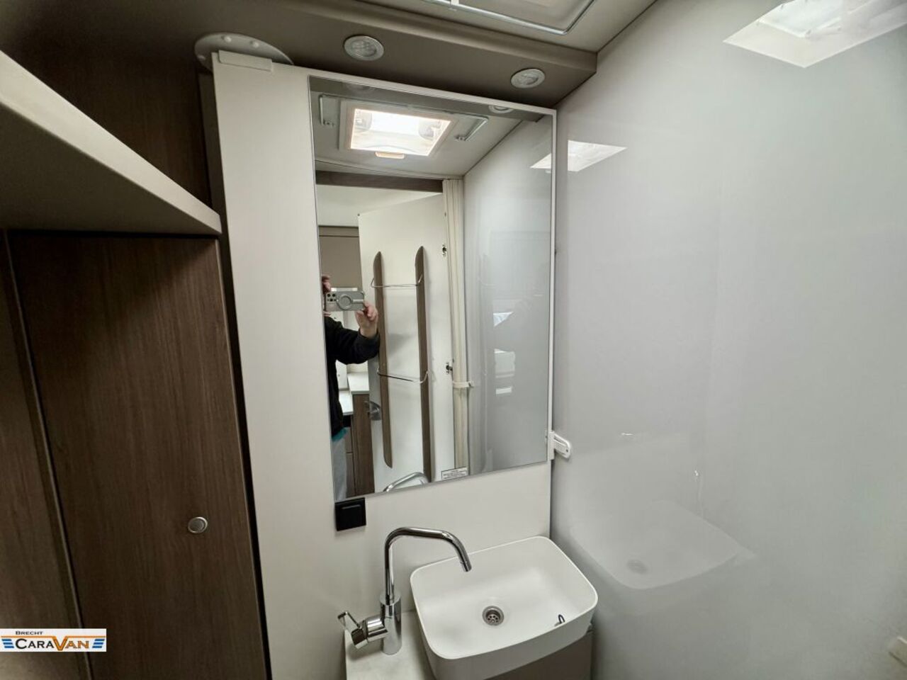 CARADO 338 pro+ 8G/Combi6E/el.Bremse uvm Ansicht 9 für Fahrzeugdetailseite