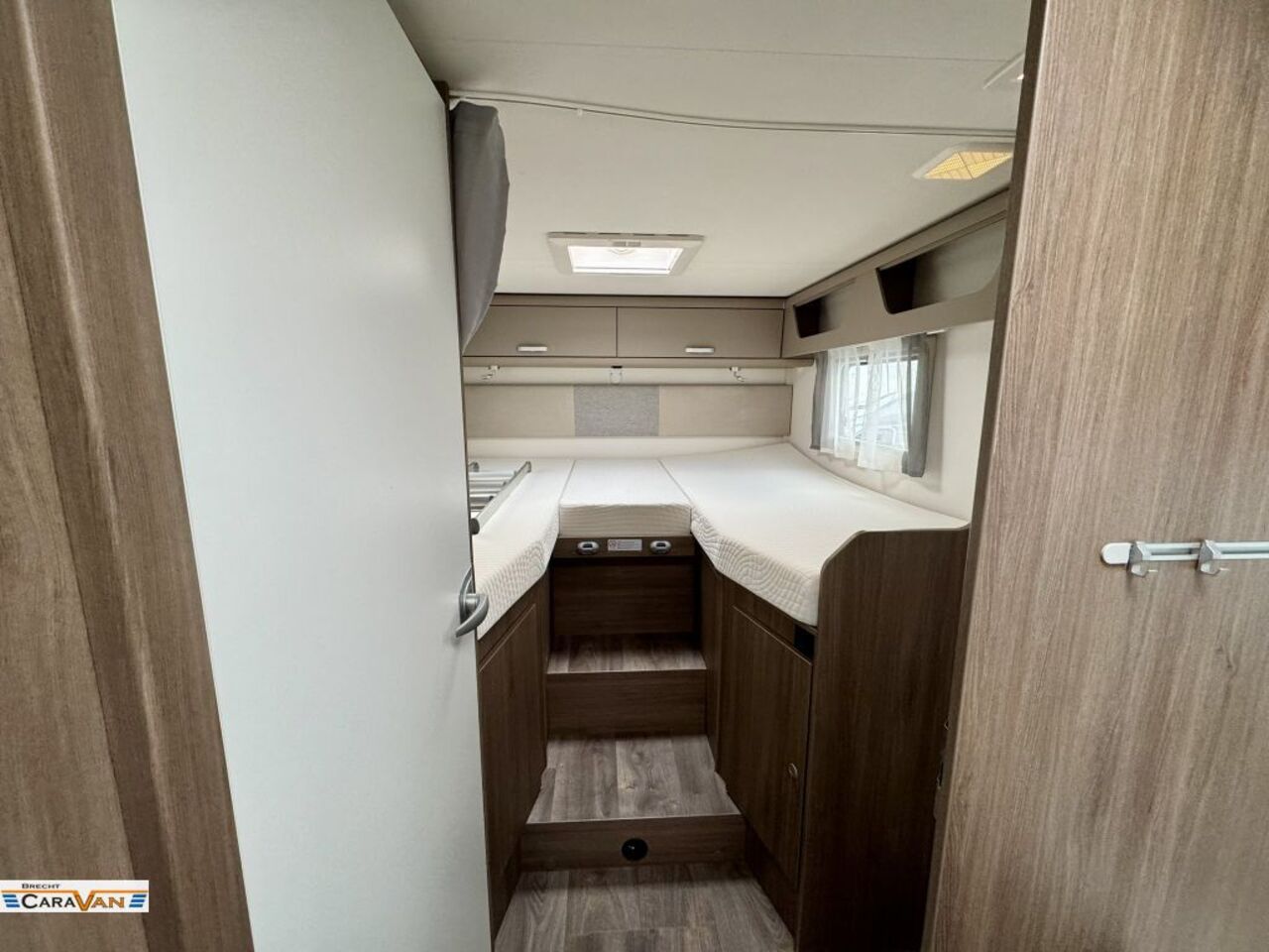 CARADO 447 Pro+ 8G/Combi 6E/el.Bremse uvm. Ansicht 3 für Fahrzeugdetailseite