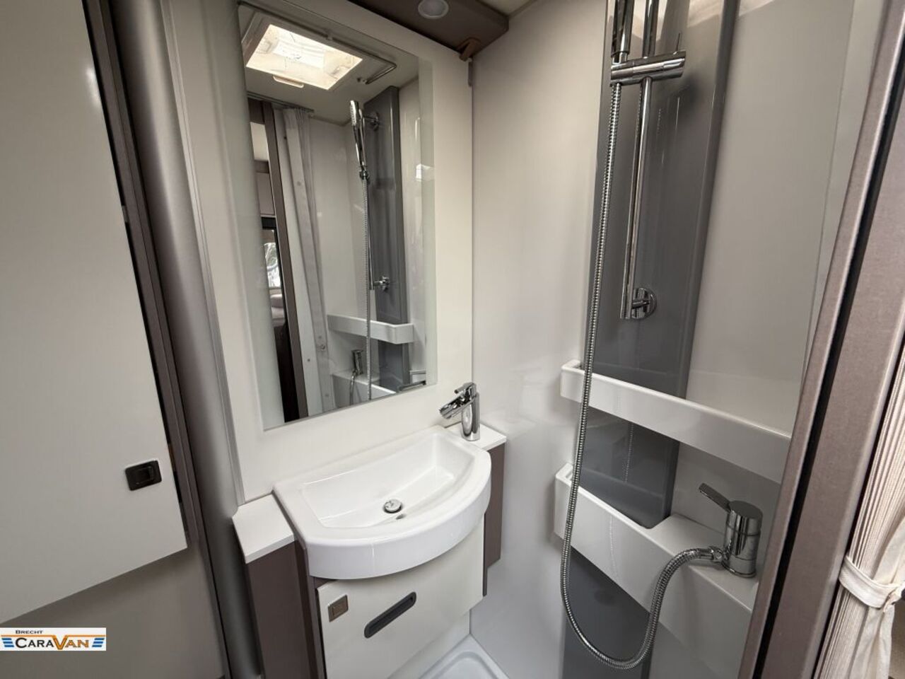 BÜRSTNER 690 G Harmony Line Hubbett / Dachklima Ansicht 15 für Fahrzeugdetailseite
