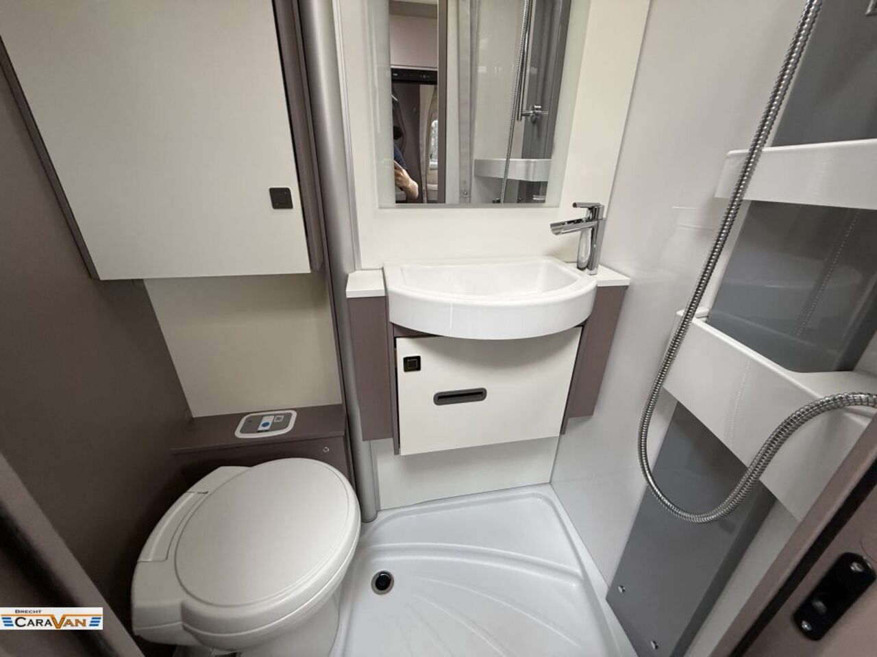 BÜRSTNER 690 G Harmony Line Hubbett / Dachklima Ansicht 16 für Fahrzeugdetailseite