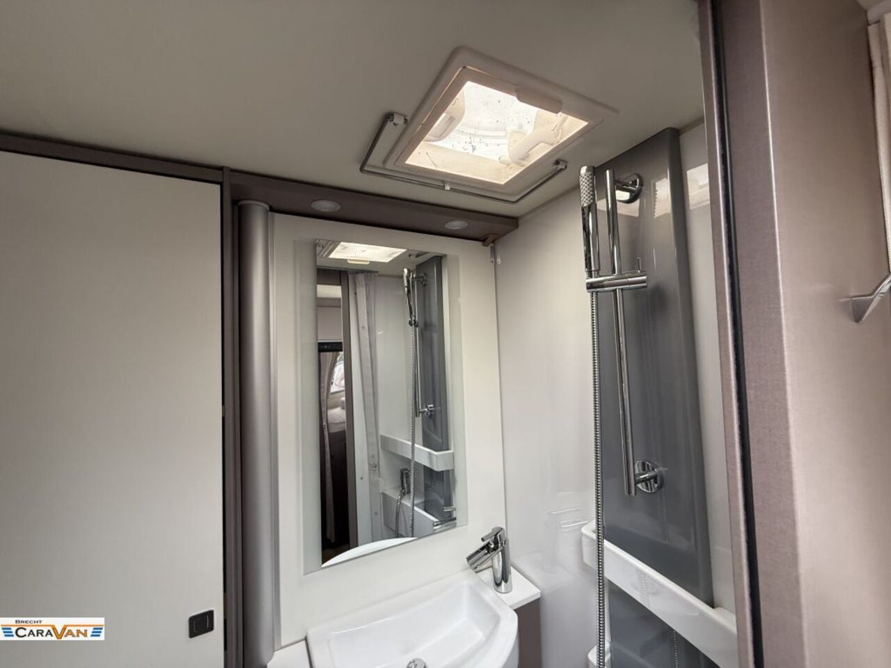 BÜRSTNER 690 G Harmony Line Hubbett / Dachklima Ansicht 17 für Fahrzeugdetailseite