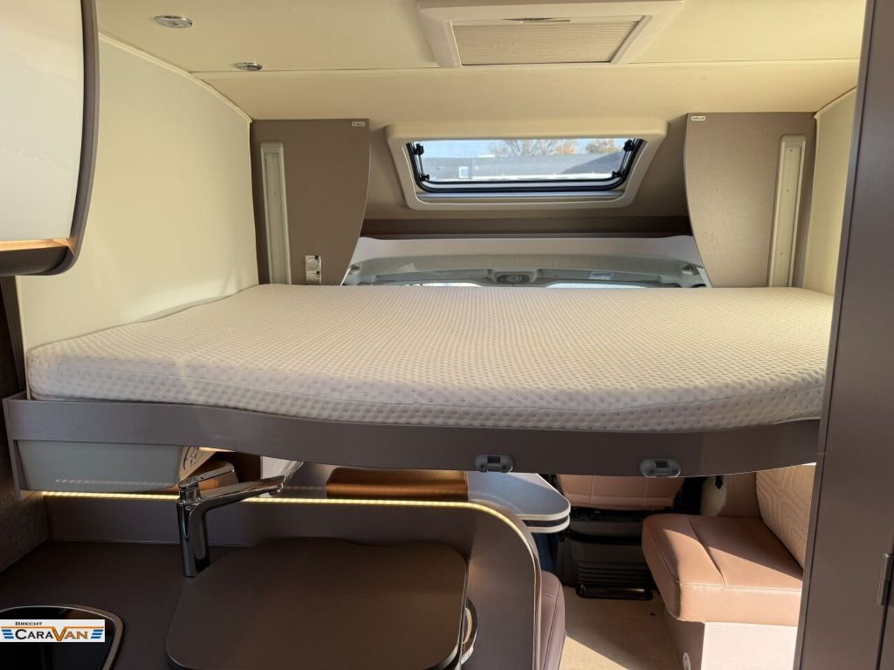 BÜRSTNER 690 G Harmony Line Doppelboden/Isofix ... Ansicht 6 für Fahrzeugdetailseite