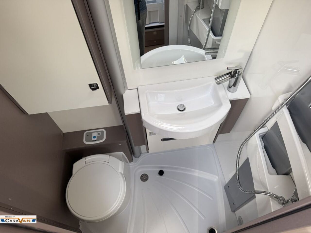 BÜRSTNER 690 G Harmony Line Doppelboden/Isofix ... Ansicht 9 für Fahrzeugdetailseite