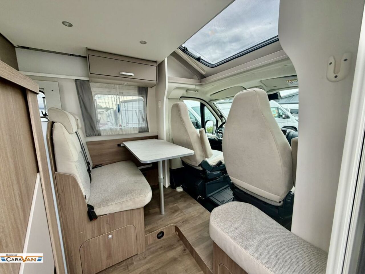 CARADO 338 pro+ Automatik/Safety Paket/Hubbett Ansicht 3 für Fahrzeugdetailseite