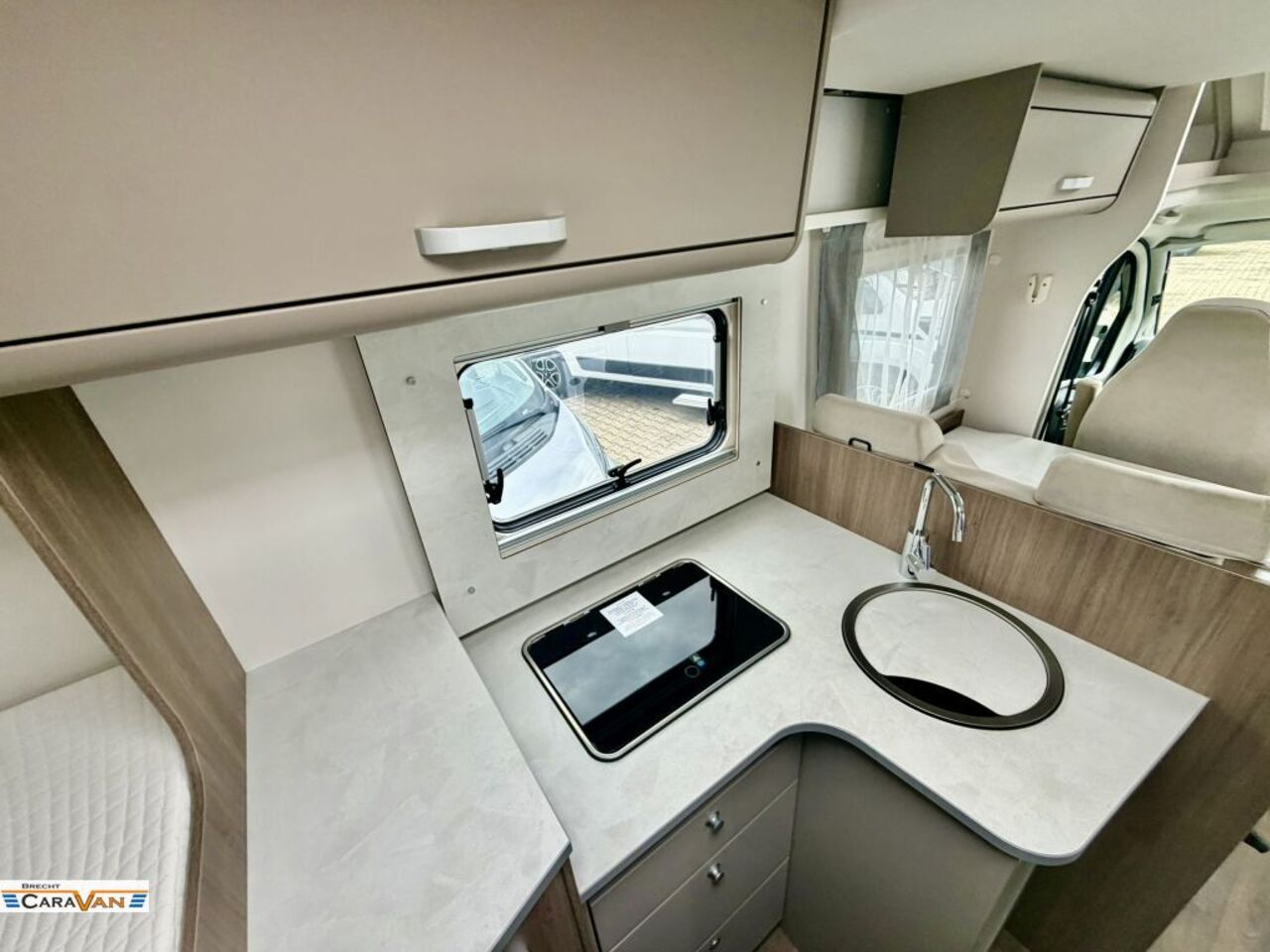 CARADO 338 pro+ Automatik/Safety Paket/Hubbett Ansicht 5 für Fahrzeugdetailseite