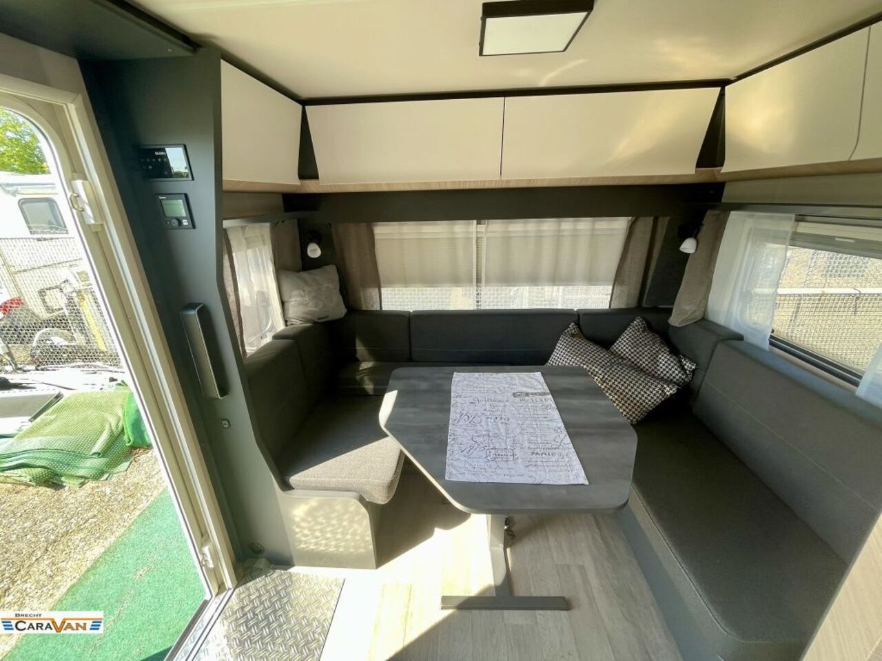 HOBBY 585 UL barriefreie Türe+Umbau Ansicht 9 für Fahrzeugdetailseite
