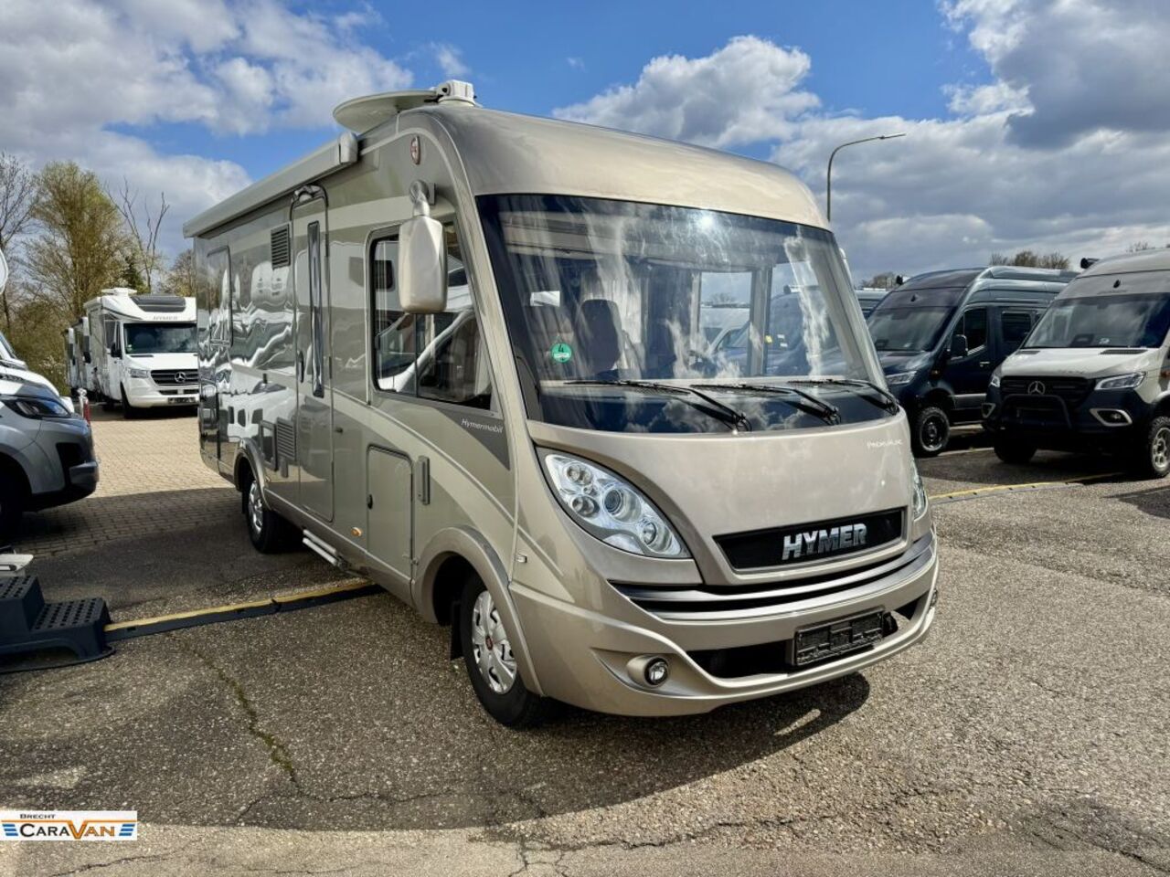 HYMER-ERIBA 598 PremiumLine Stützen/Klima/GFK Ansicht 1 für Fahrzeugdetailseite