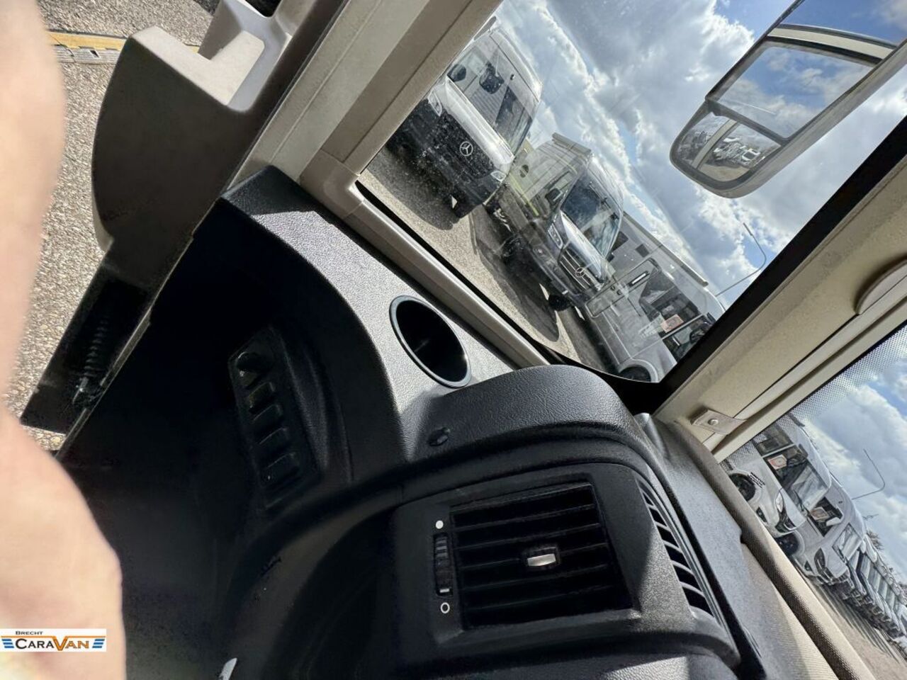 HYMER-ERIBA 598 PremiumLine Stützen/Klima/GFK Ansicht 10 für Fahrzeugdetailseite