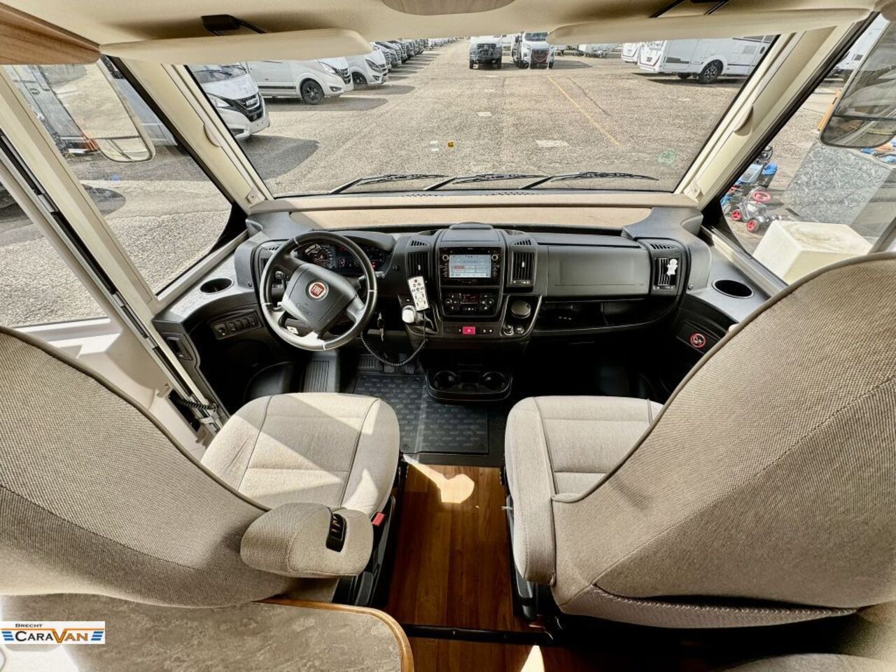 HYMER-ERIBA 598 PremiumLine Stützen/Klima/GFK Ansicht 15 für Fahrzeugdetailseite