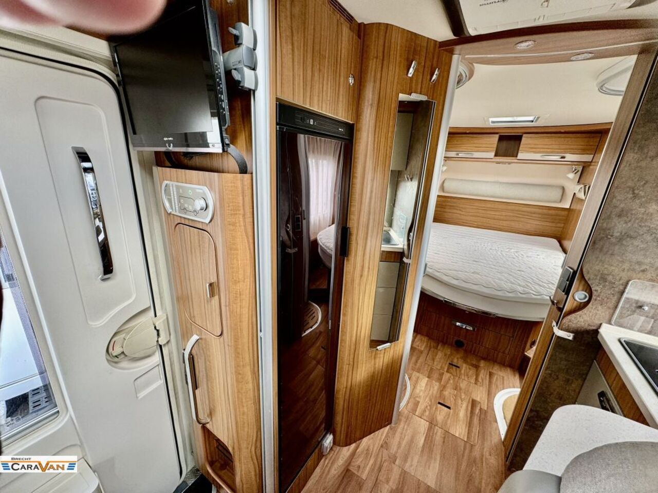 HYMER-ERIBA 598 PremiumLine Stützen/Klima/GFK Ansicht 28 für Fahrzeugdetailseite