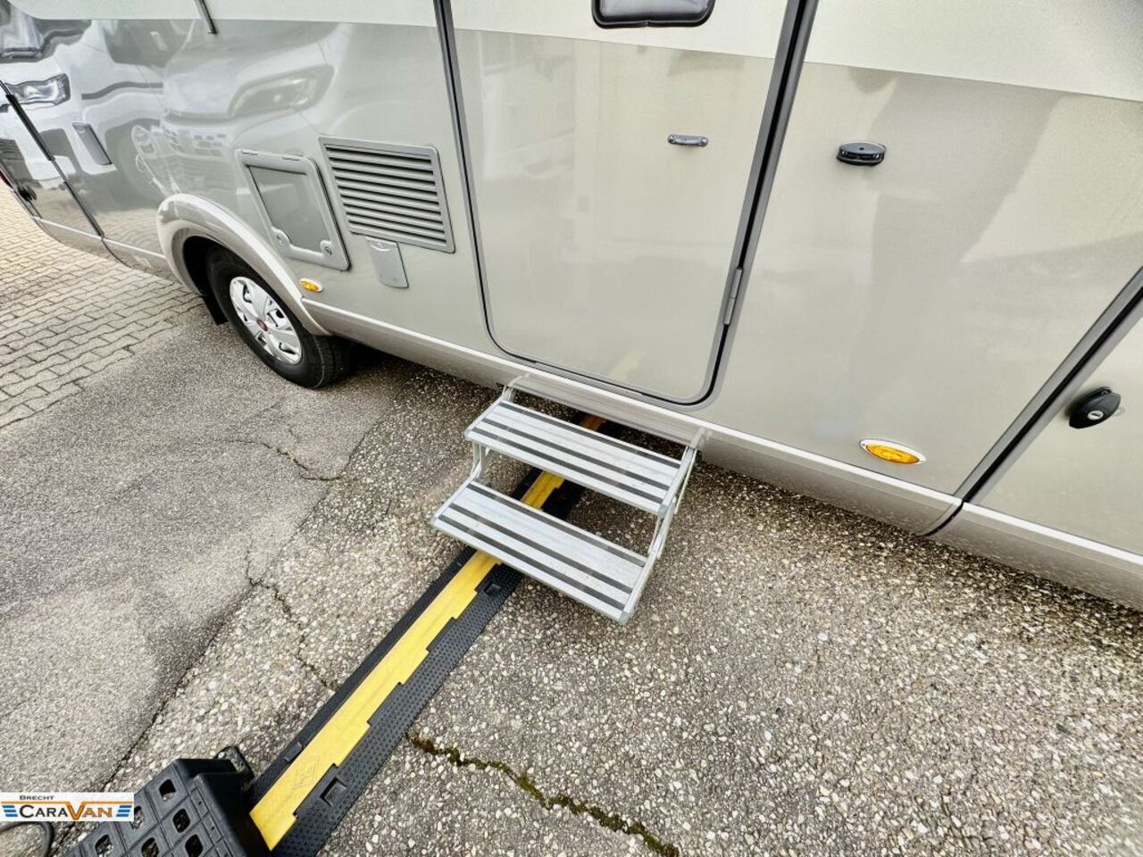 HYMER-ERIBA 598 PremiumLine Stützen/Klima/GFK Ansicht 29 für Fahrzeugdetailseite