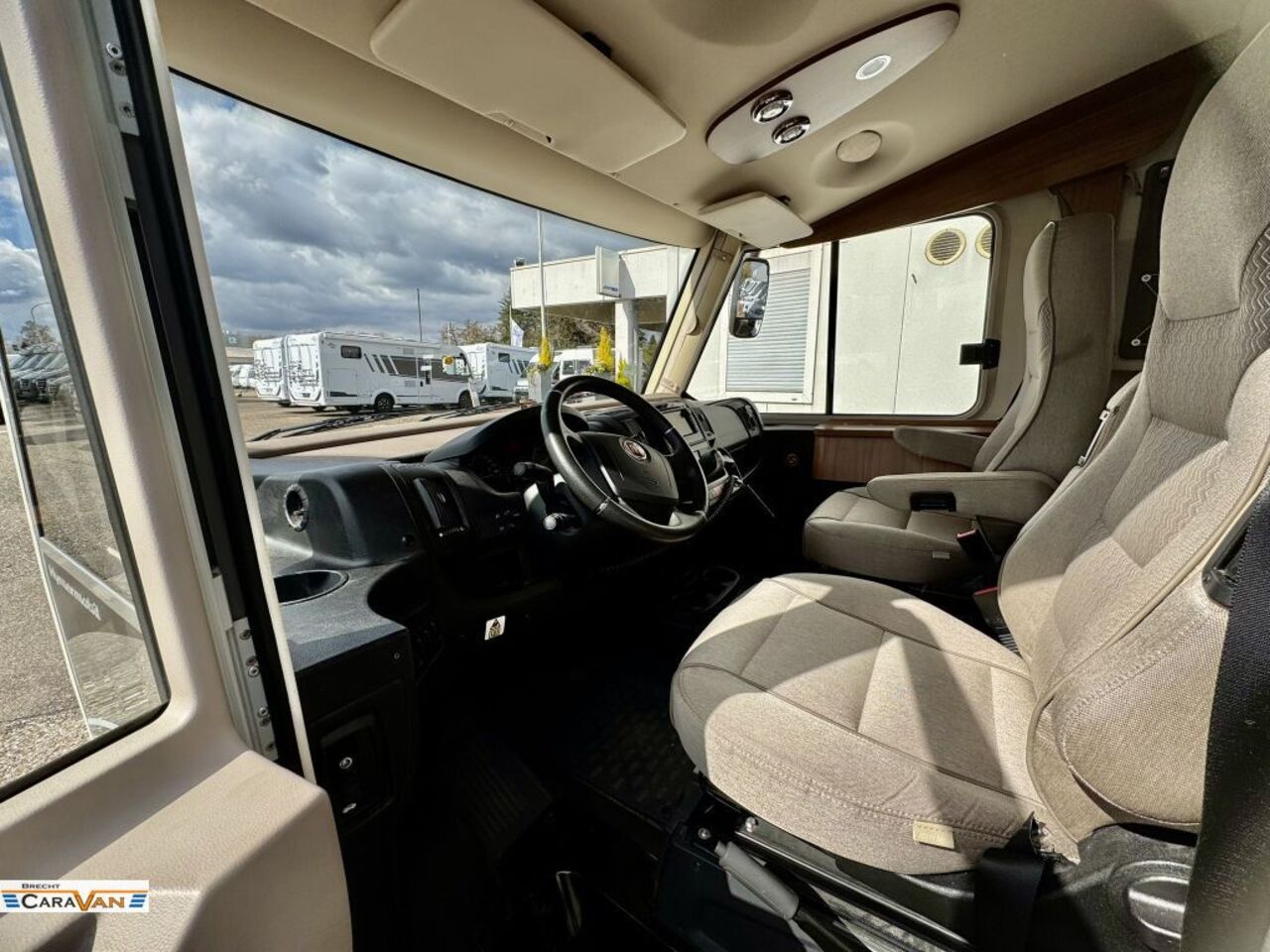 HYMER-ERIBA 598 PremiumLine Stützen/Klima/GFK Ansicht 9 für Fahrzeugdetailseite