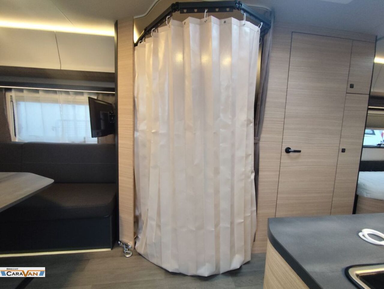 HOBBY 585 UF-R barrierefrei mit Sonderumbau Ansicht 12 für Fahrzeugdetailseite