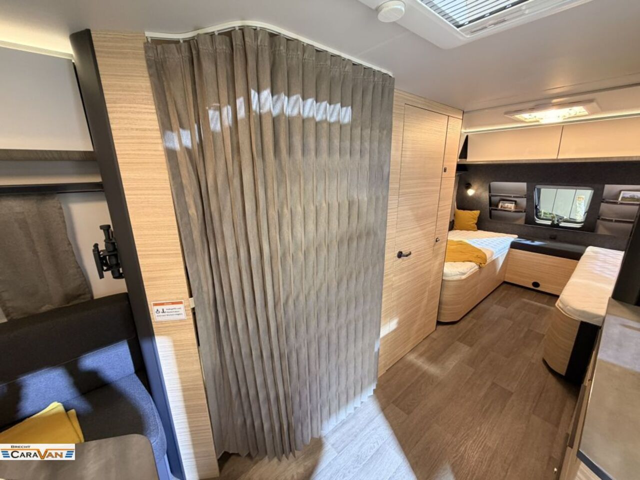 HOBBY 585 UF-R barrierefrei mit Sonderumbau Ansicht 6 für Fahrzeugdetailseite