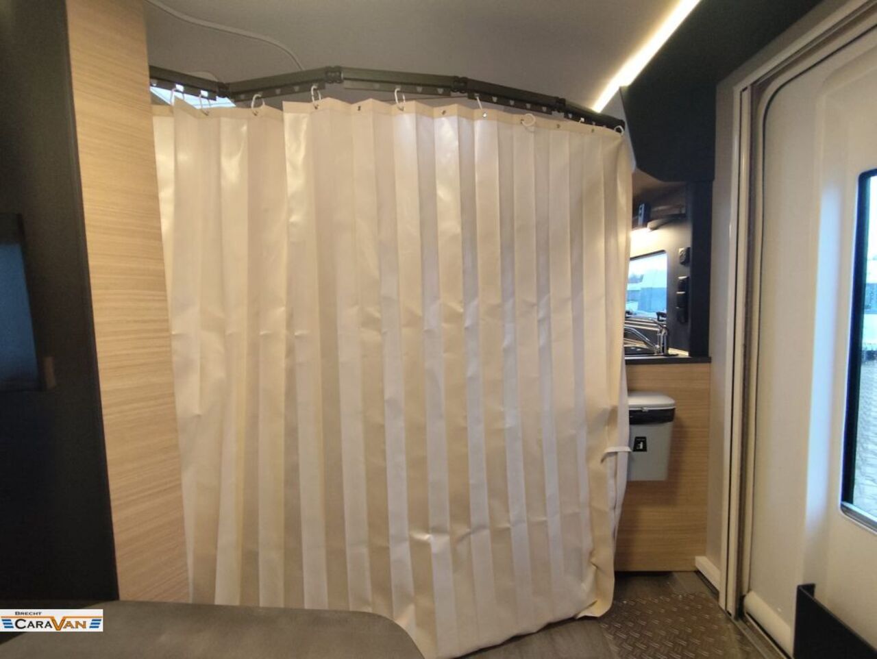 HOBBY 585 UF-R barrierefrei mit Sonderumbau Ansicht 9 für Fahrzeugdetailseite