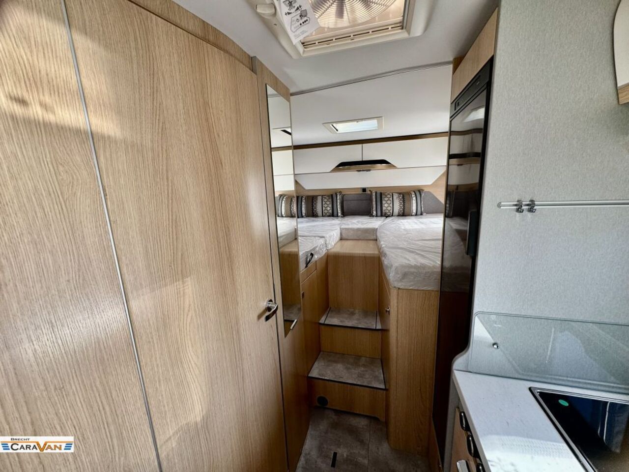 HYMER-ERIBA I 600 BlackLine über 27.000 Euro Ersparnis! Ansicht 7 für Fahrzeugdetailseite
