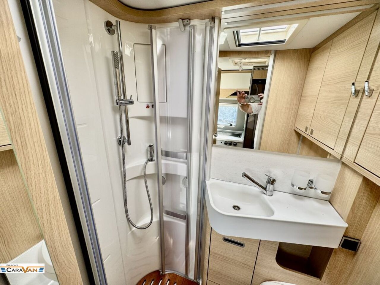 HYMER-ERIBA I 600 BlackLine über 27.000 Euro Ersparnis! Ansicht 8 für Fahrzeugdetailseite