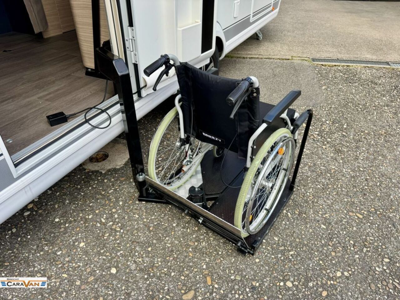 HOBBY 585 UL Barrierefrei Hublift Neuheit Ansicht 6 für Fahrzeugdetailseite