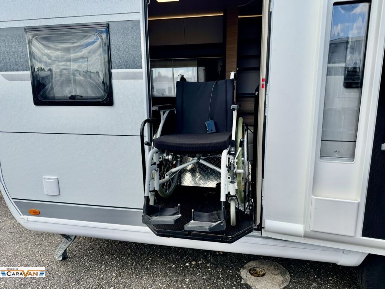 HOBBY 585 UL Barrierefrei Hublift Neuheit Ansicht 7 für Fahrzeugdetailseite