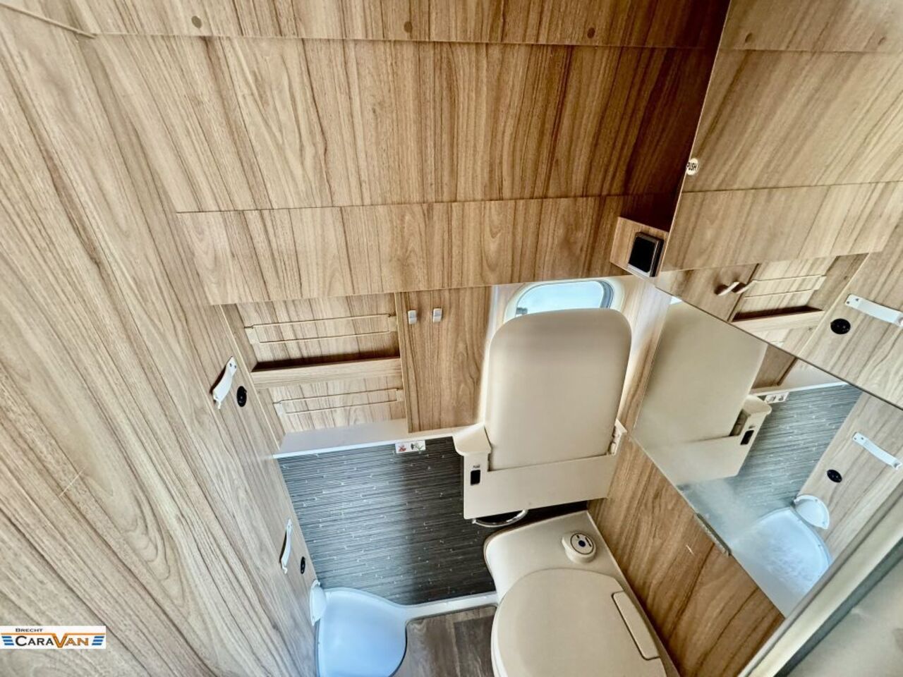 HYMER-ERIBA Grand Canyon S 6 Zyl. / 190PS / Markise/ AHK Ansicht 11 für Fahrzeugdetailseite