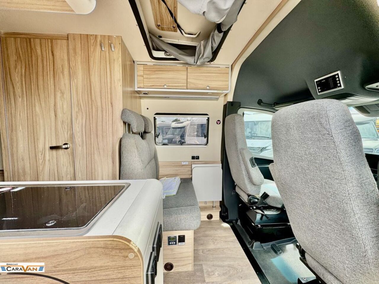 HYMER-ERIBA Grand Canyon S 6 Zyl. / 190PS / Markise/ AHK Ansicht 3 für Fahrzeugdetailseite