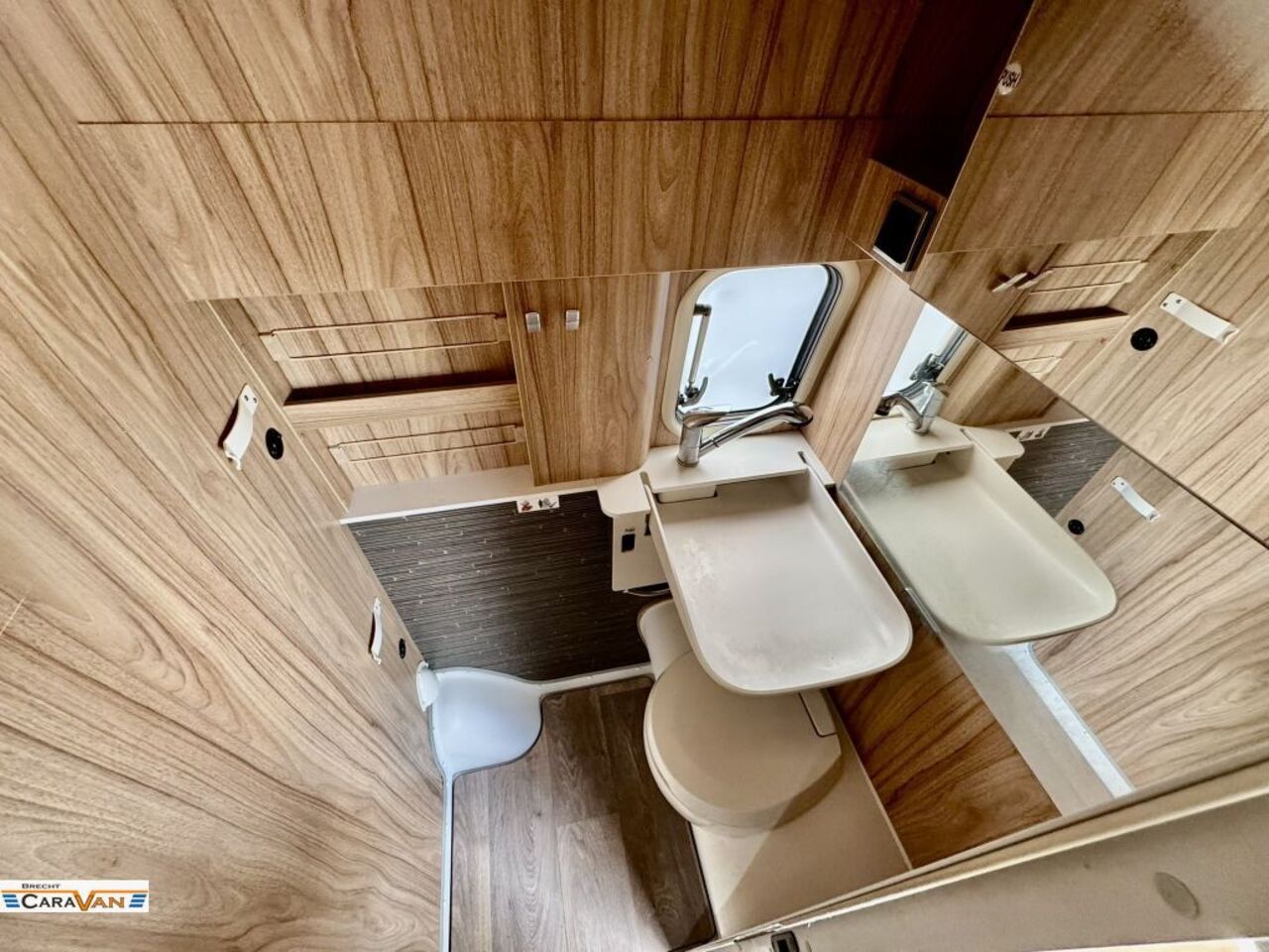 HYMER-ERIBA Grand Canyon S 6 Zyl. / 190PS / Markise/ AHK Ansicht 9 für Fahrzeugdetailseite